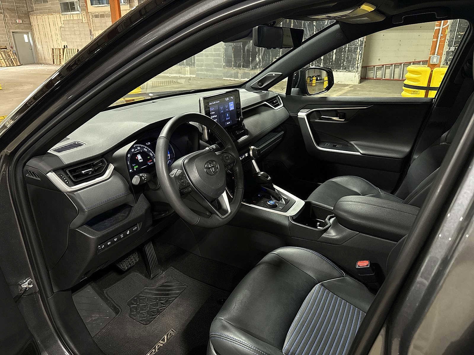 Thumbnail: 2022 Toyota RAV4 - 31