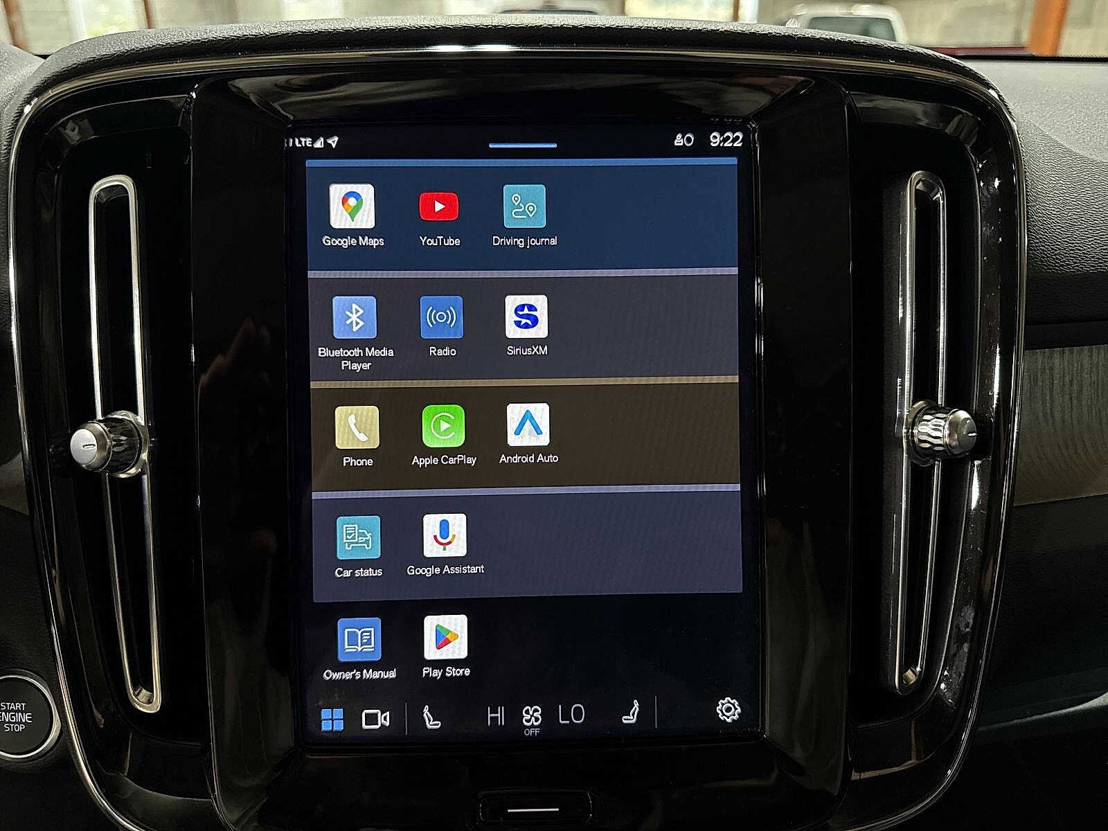 Thumbnail: 2023 Volvo XC40 - 21