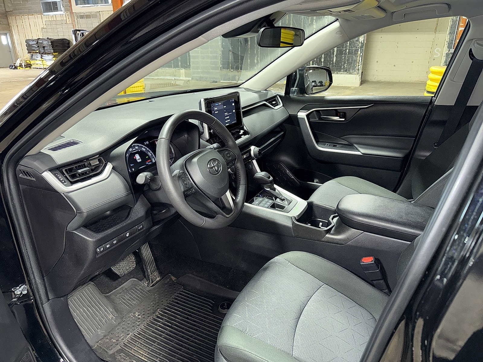 Thumbnail: 2025 Toyota RAV4 - 29