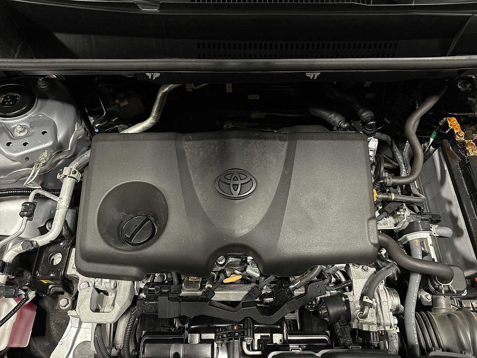 2025 Toyota RAV4 XLE - Photo 11