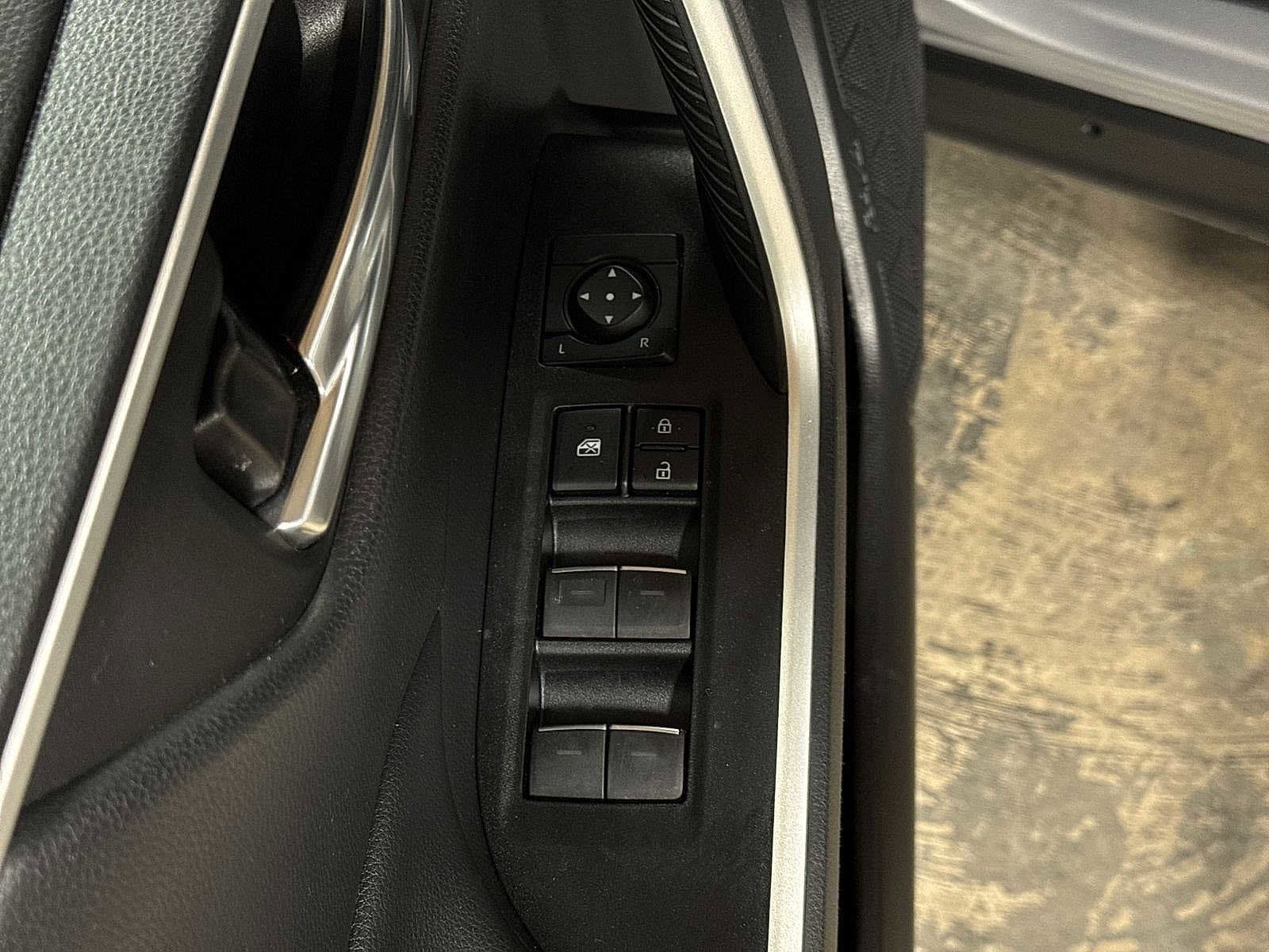 Thumbnail: 2022 Toyota RAV4 - 22