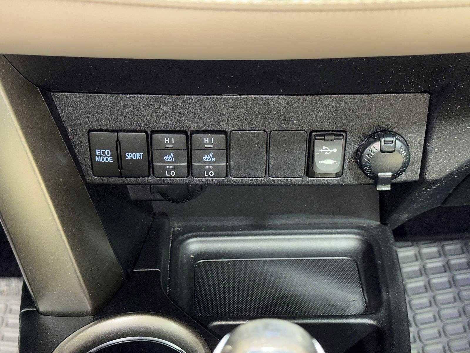 Thumbnail: 2015 Toyota RAV4 - 33