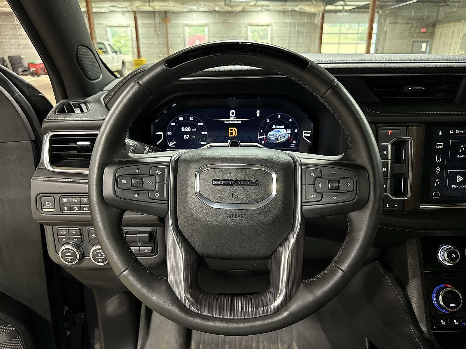 Thumbnail: 2023 GMC Yukon XL - 17