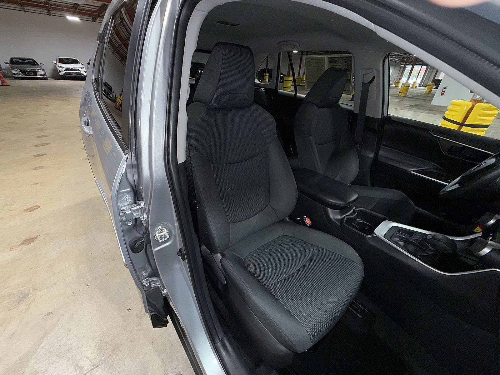 Thumbnail: 2022 Toyota RAV4 - 16