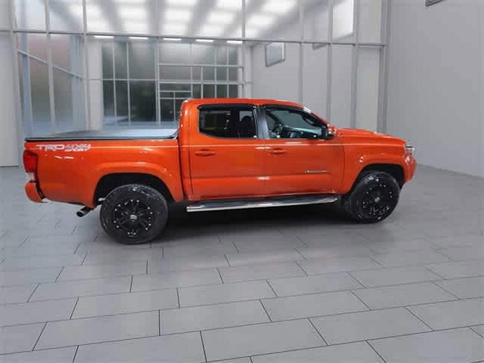 Thumbnail: 2018 Toyota Tacoma - 14