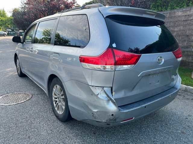Thumbnail: 2011 Toyota Sienna - 6