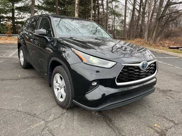 Thumbnail: 2023 Toyota Highlander - 3