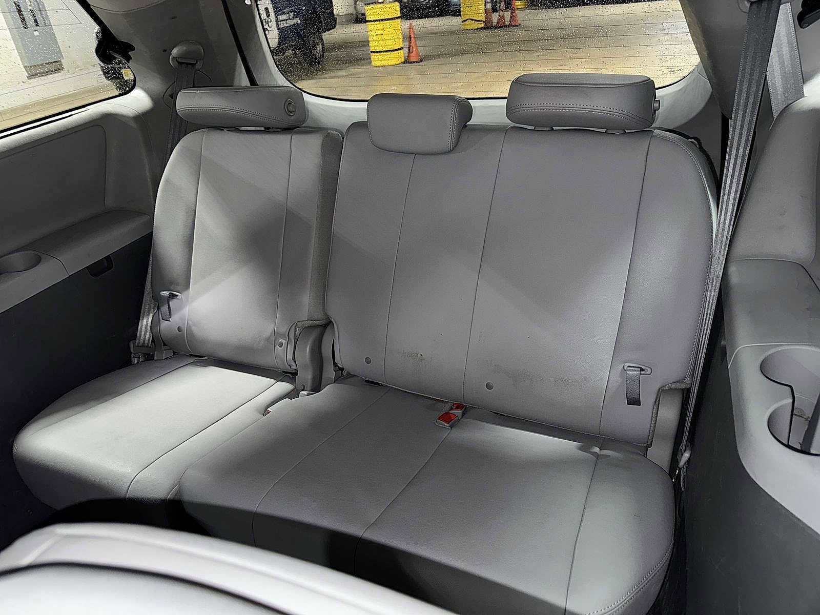 Thumbnail: 2020 Toyota Sienna - 17