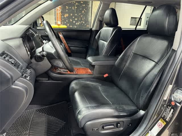 2012 Toyota Highlander Limited 14
