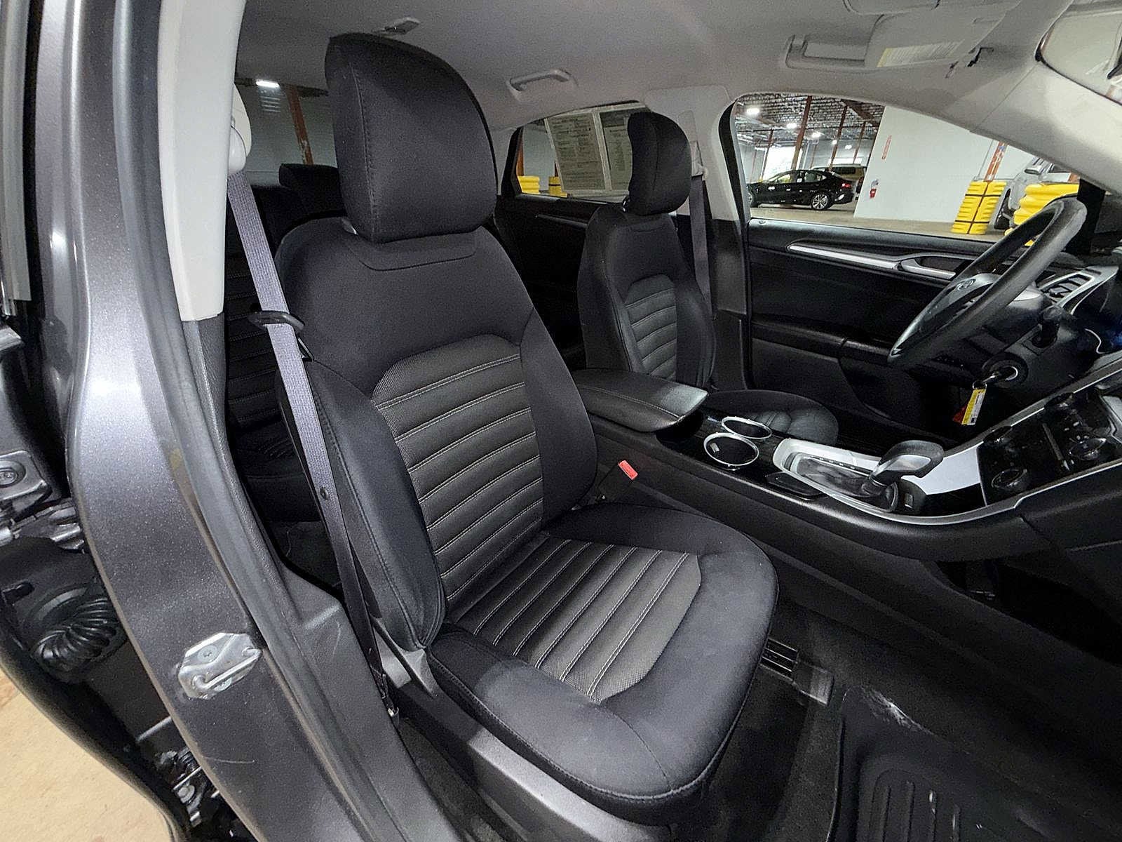 Thumbnail: 2013 Ford Fusion - 16