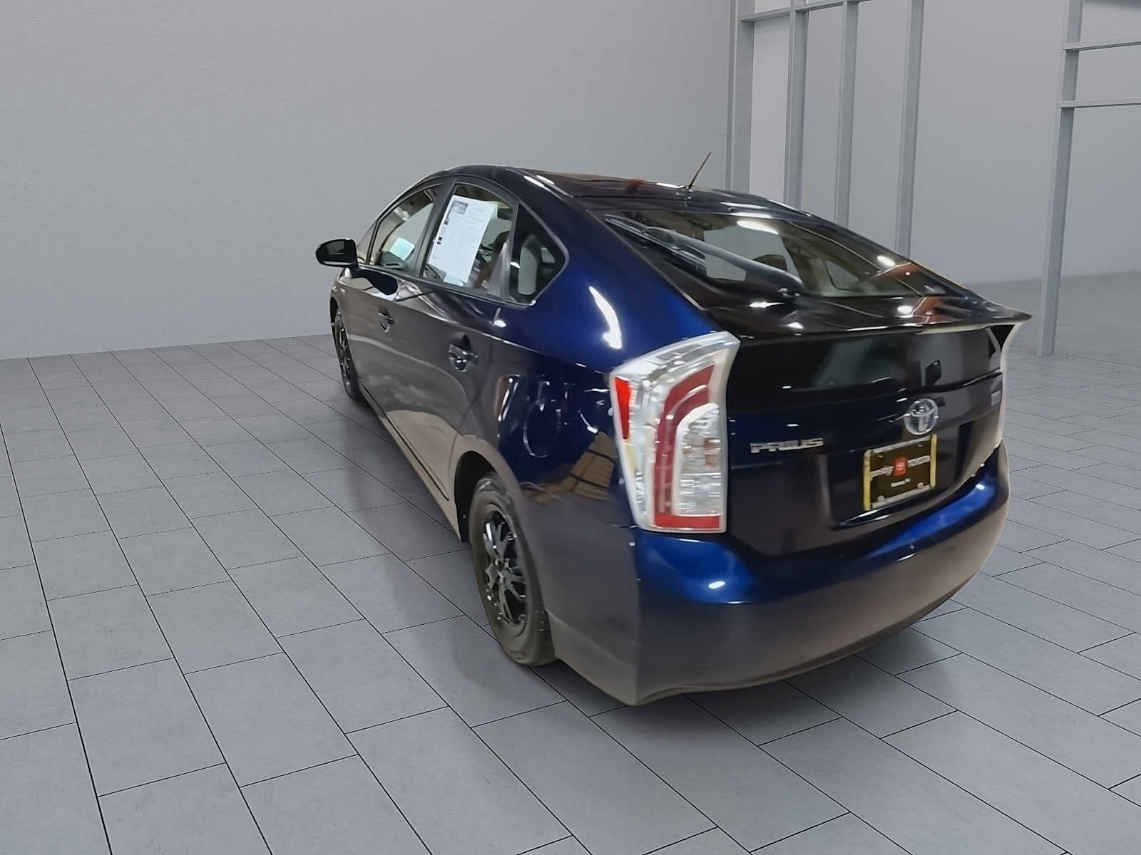 Thumbnail: 2015 Toyota Prius - 6