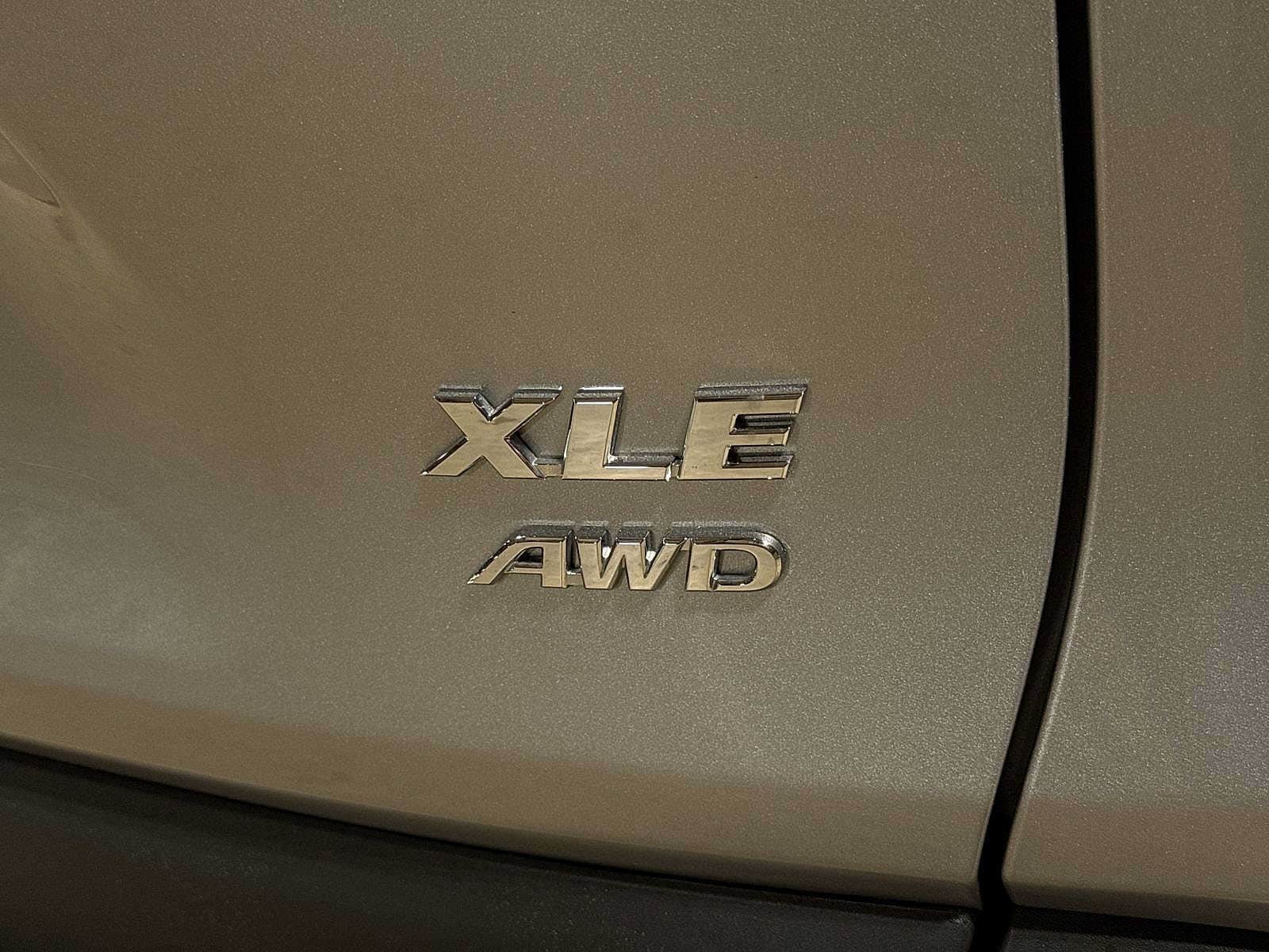 2025 Toyota RAV4 XLE - Photo 25