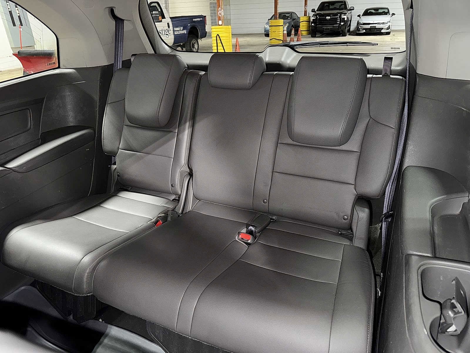 Thumbnail: 2015 Honda Odyssey - 17