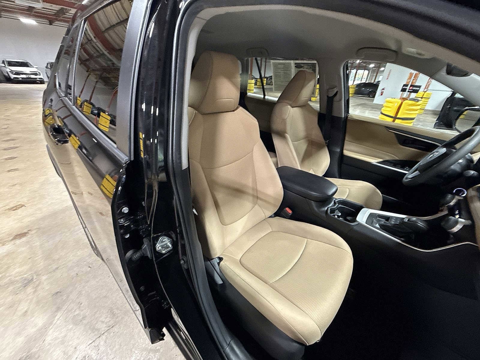 Thumbnail: 2021 Toyota RAV4 - 16