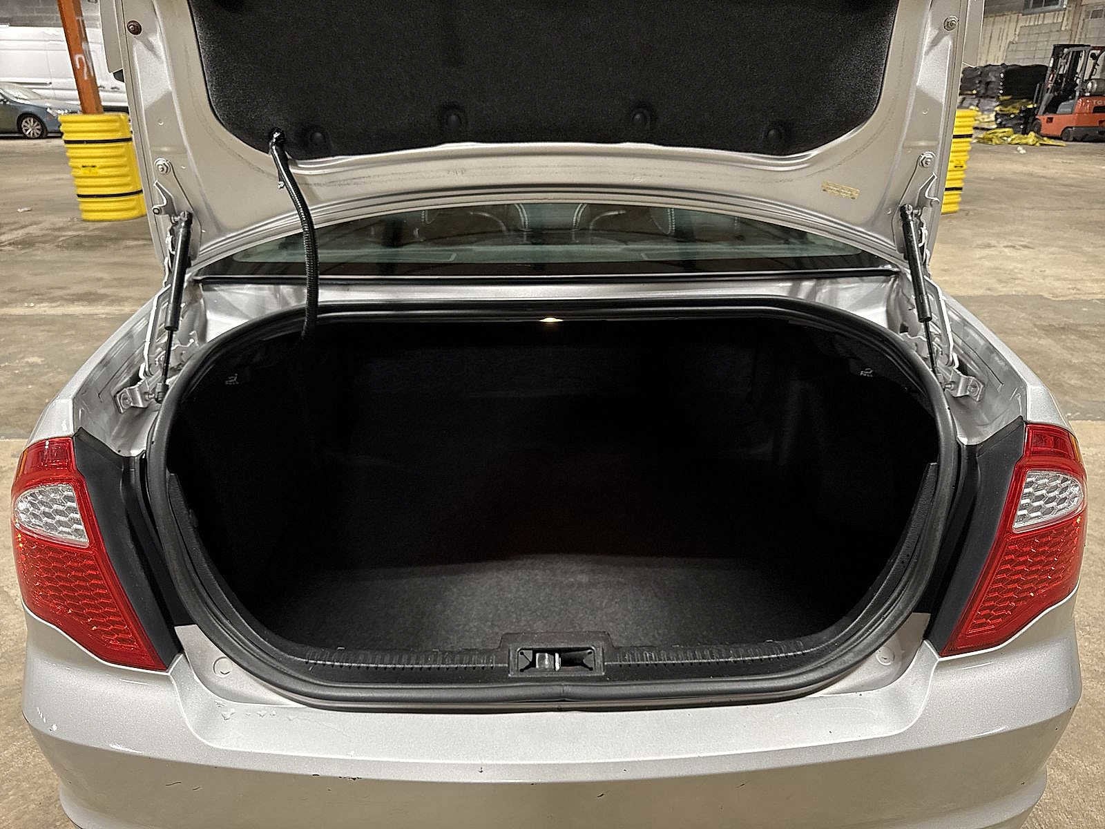 Thumbnail: 2012 Ford Fusion - 10