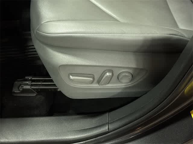 Thumbnail: 2022 Toyota Highlander - 24