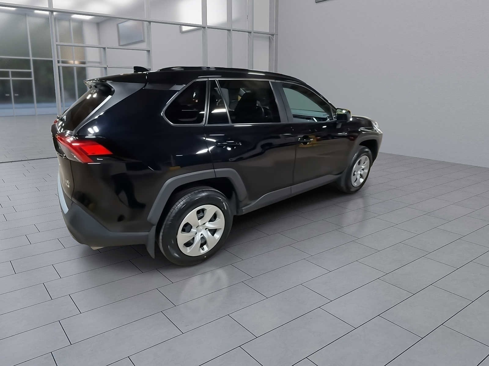 Thumbnail: 2021 Toyota RAV4 - 8