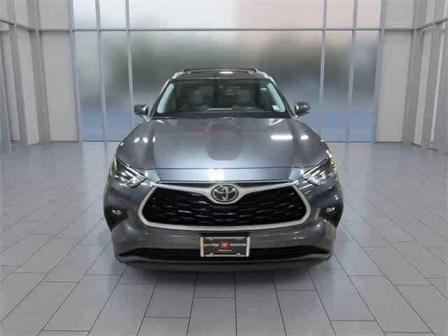 Thumbnail: 2022 Toyota Highlander - 3
