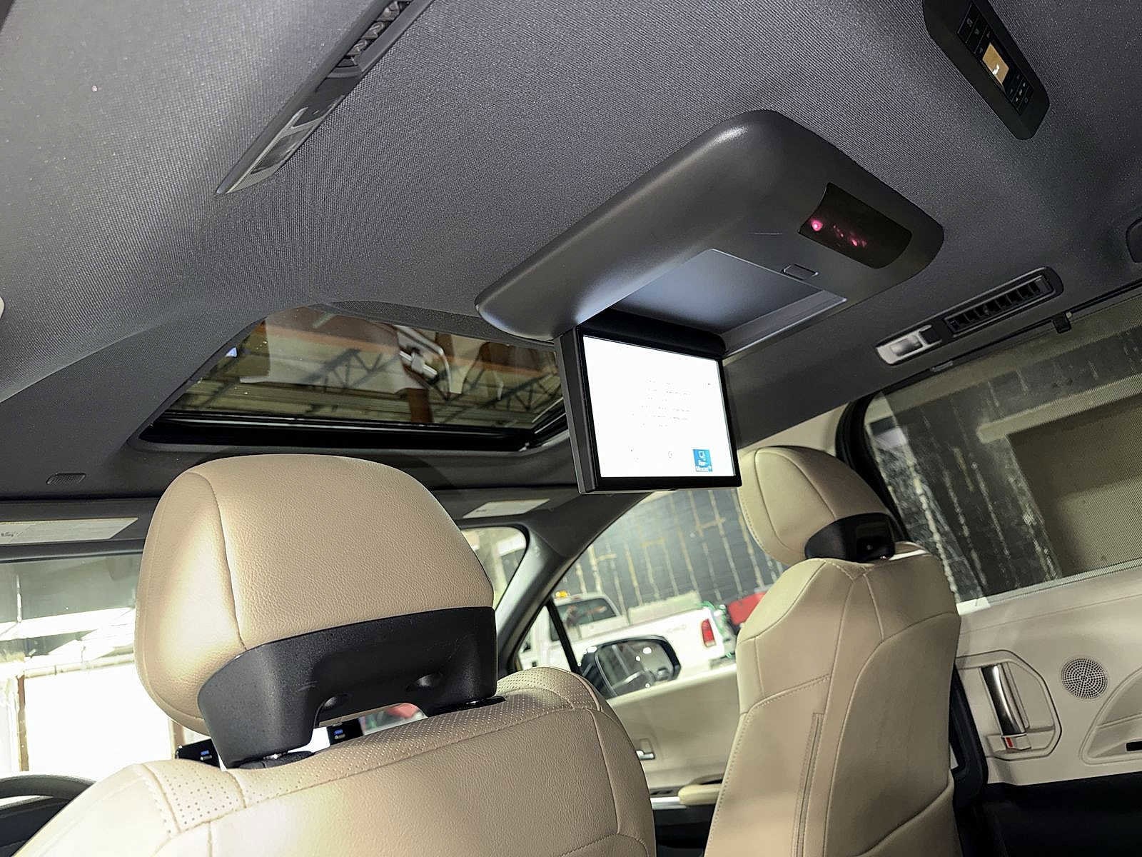 Thumbnail: 2023 Toyota Sienna - 26