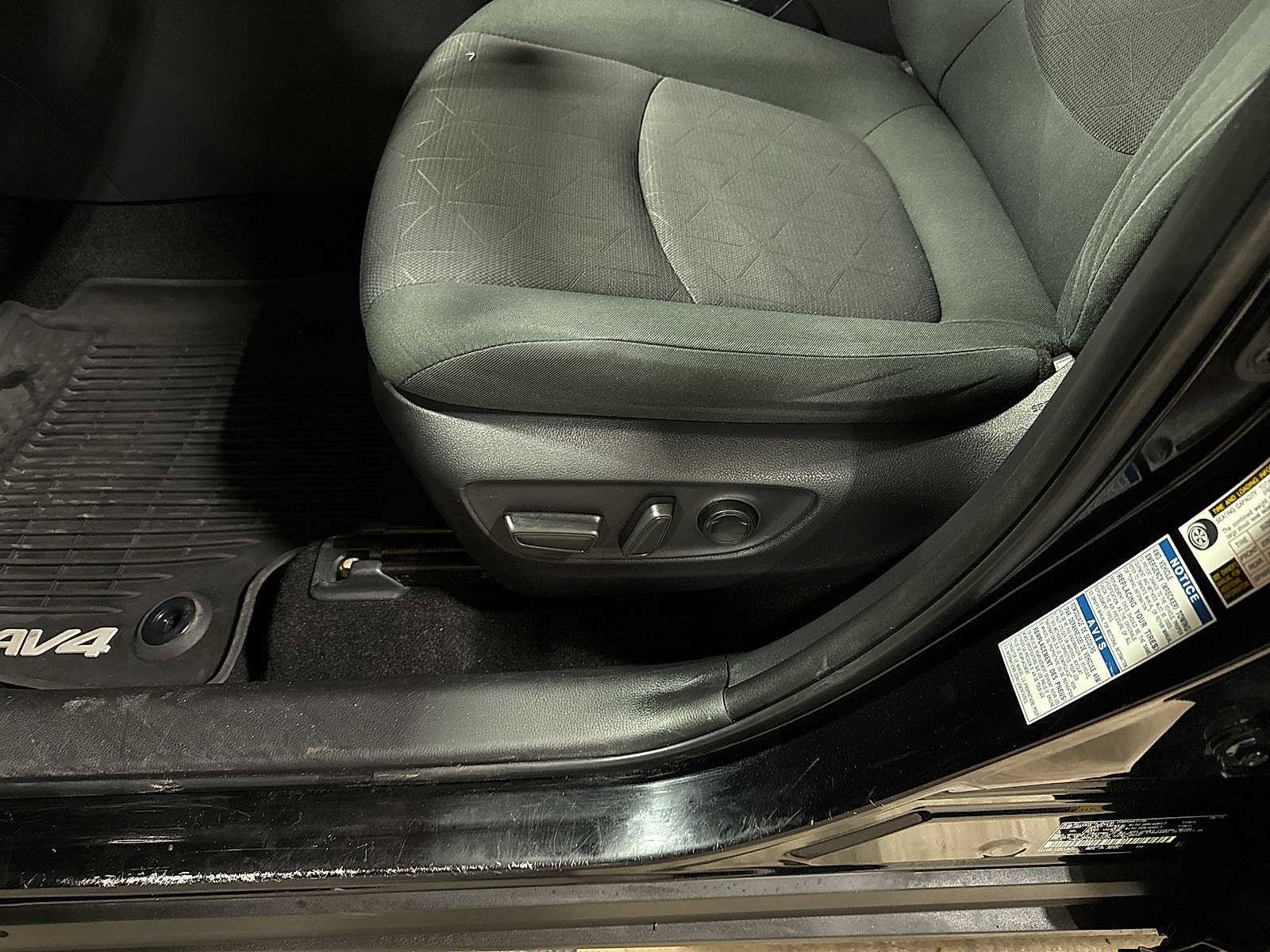 Thumbnail: 2019 Toyota RAV4 - 23