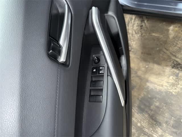 2024 Toyota Corolla Cross XLE 22