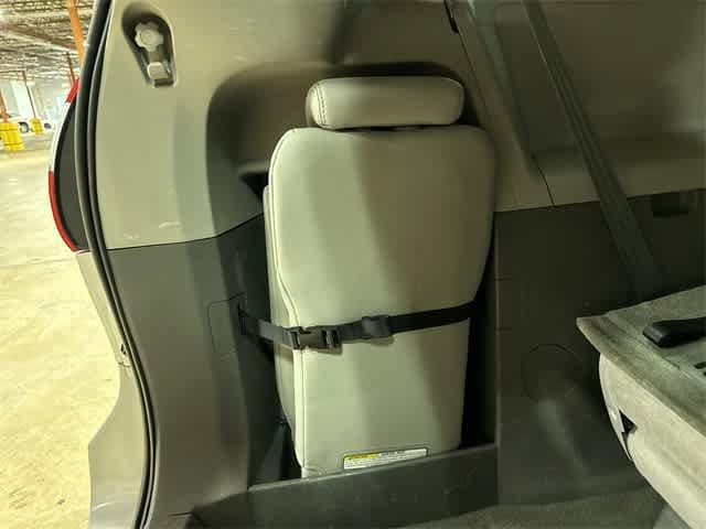 Thumbnail: 2015 Toyota Sienna - 26