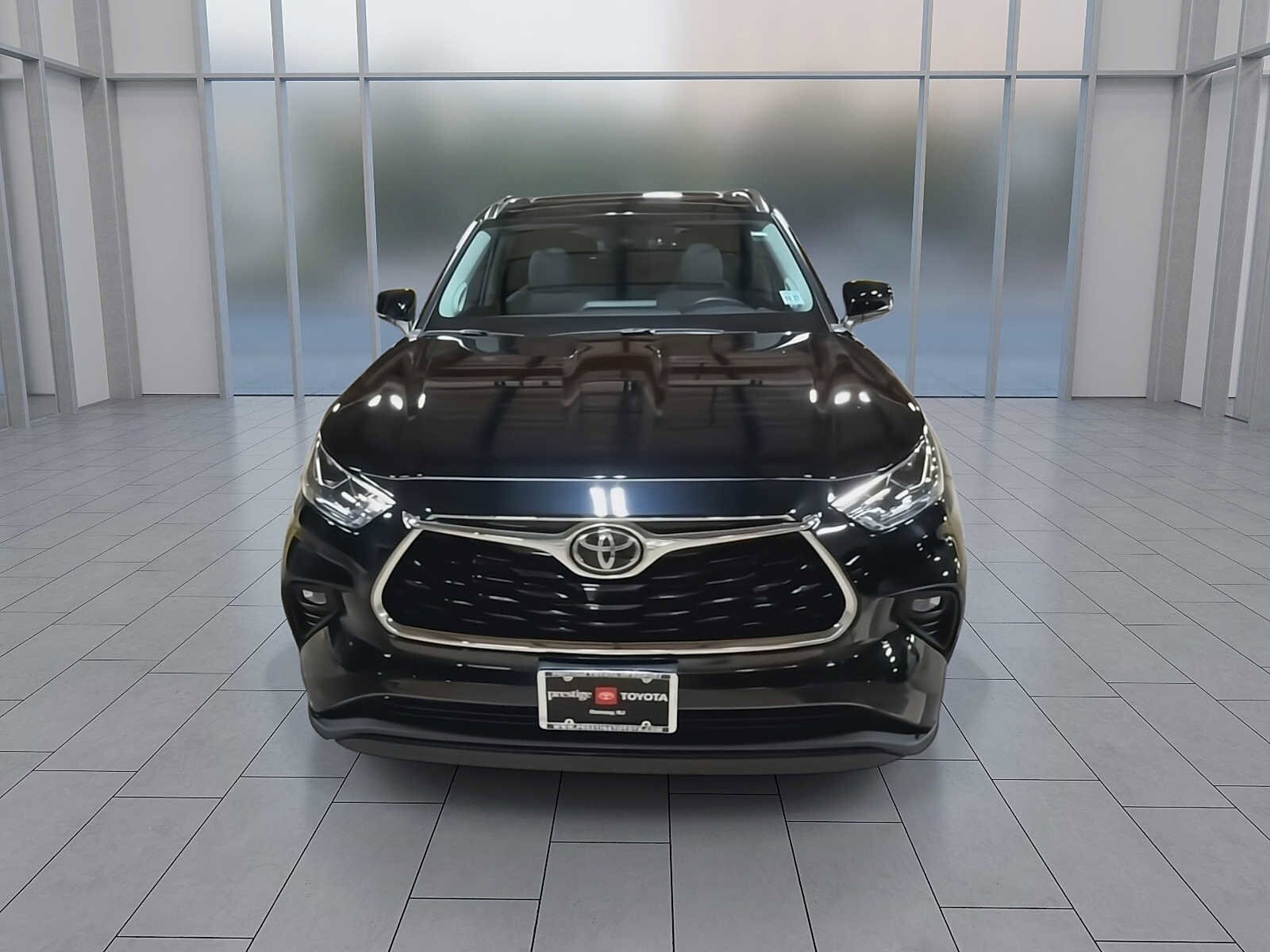 2022 Toyota Highlander Limited photo 2