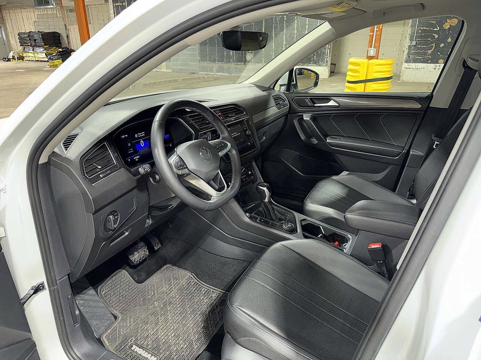 Thumbnail: 2022 Volkswagen Tiguan - 30