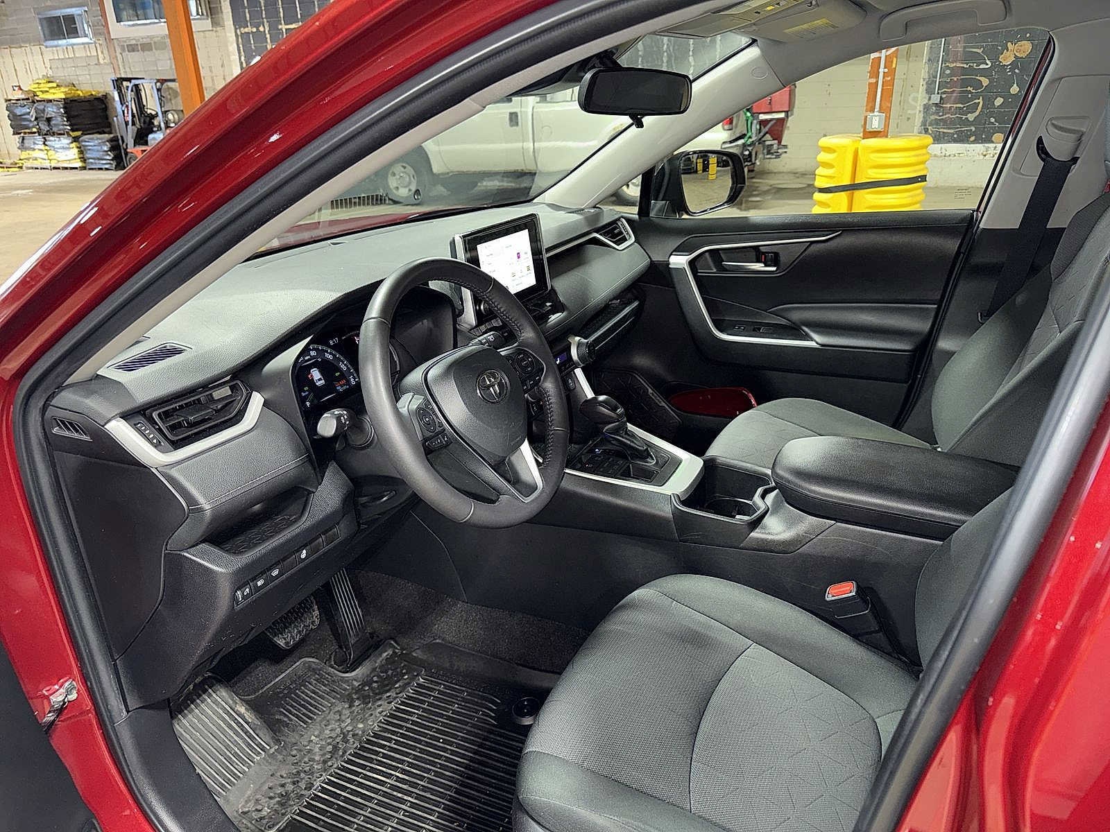 Thumbnail: 2023 Toyota RAV4 - 27