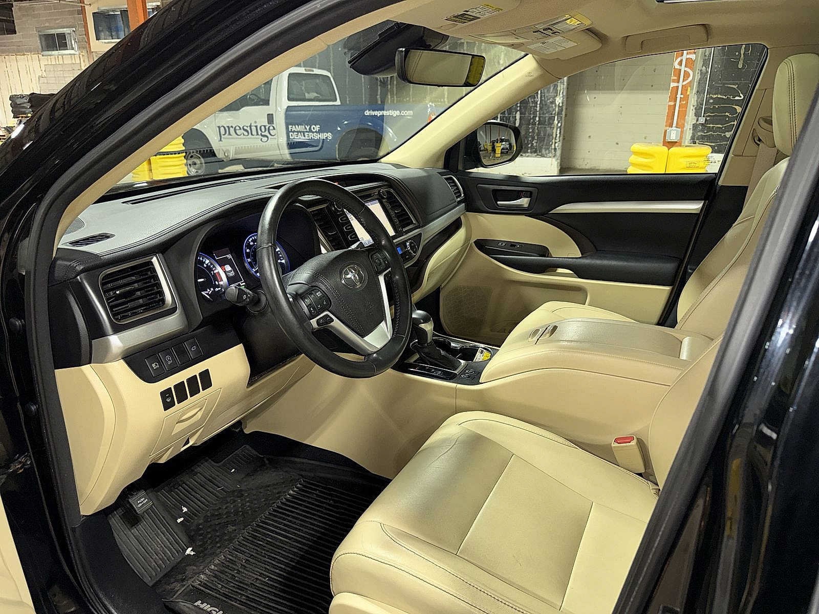 Thumbnail: 2017 Toyota Highlander - 31