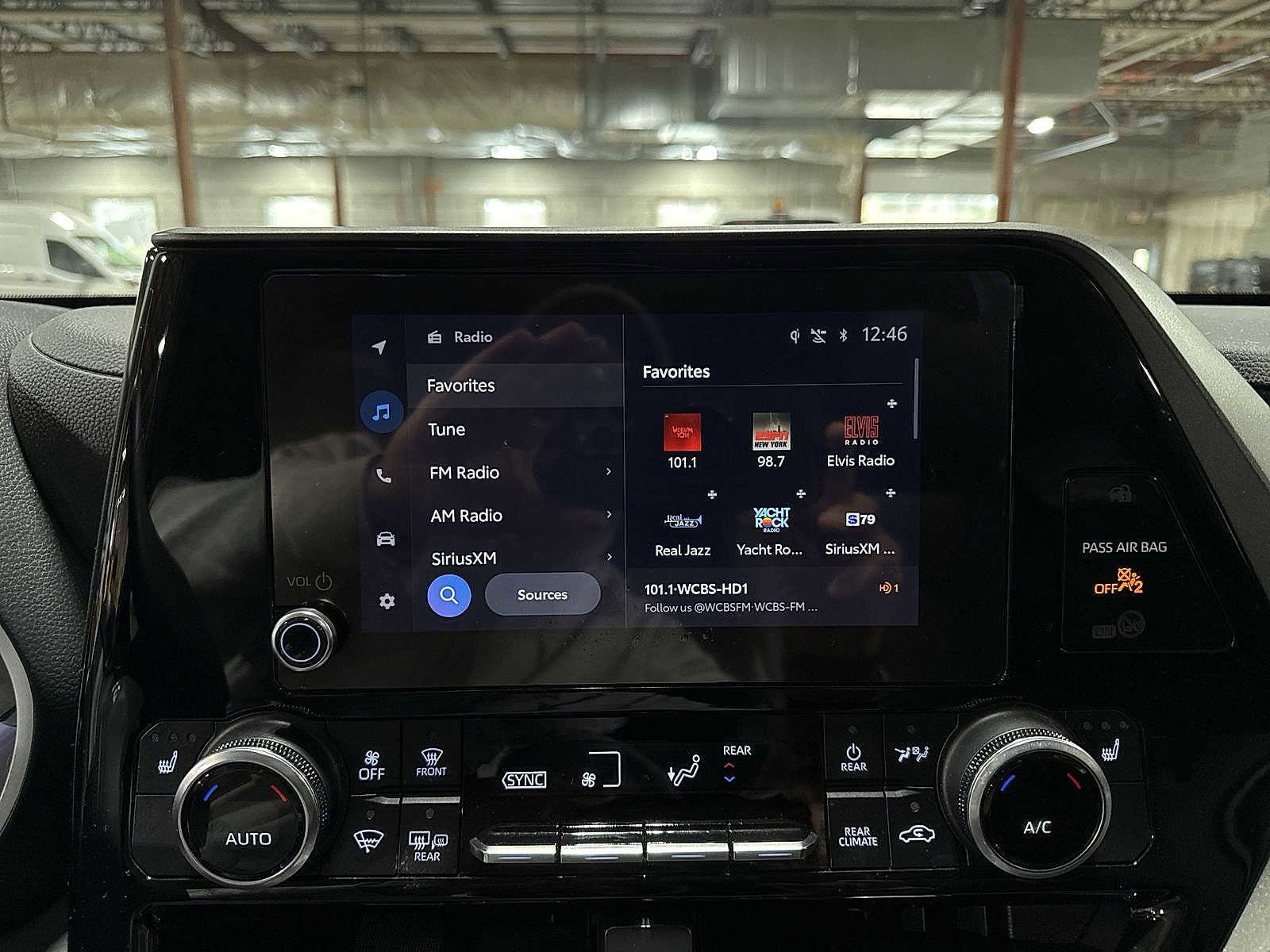 Thumbnail: 2023 Toyota Highlander - 21