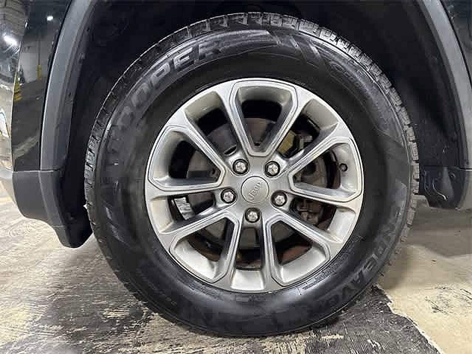 Thumbnail: 2015 Jeep Grand Cherokee - 17