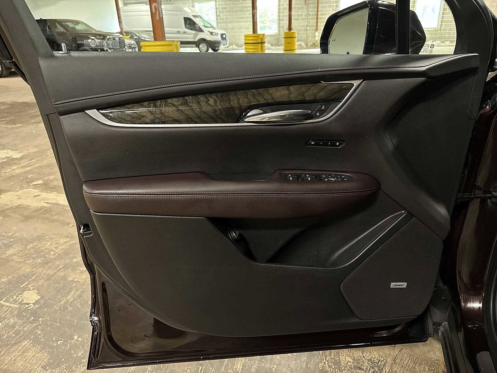 Thumbnail: 2021 Cadillac XT6 - 33