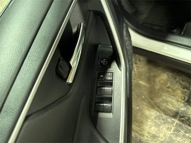 2022 Toyota RAV4 XLE 22