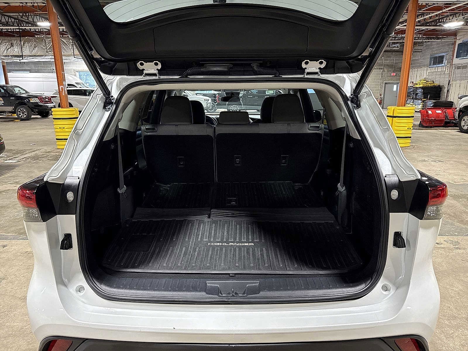 Thumbnail: 2023 Toyota Highlander - 11