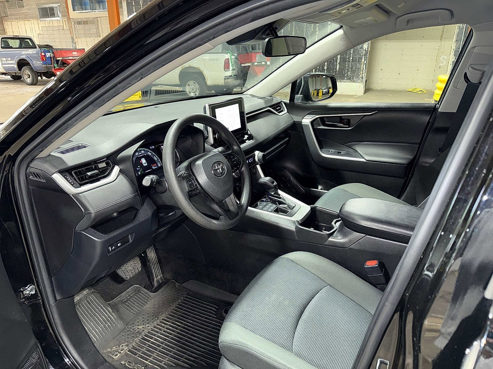 Thumbnail: 2023 Toyota RAV4 - 27