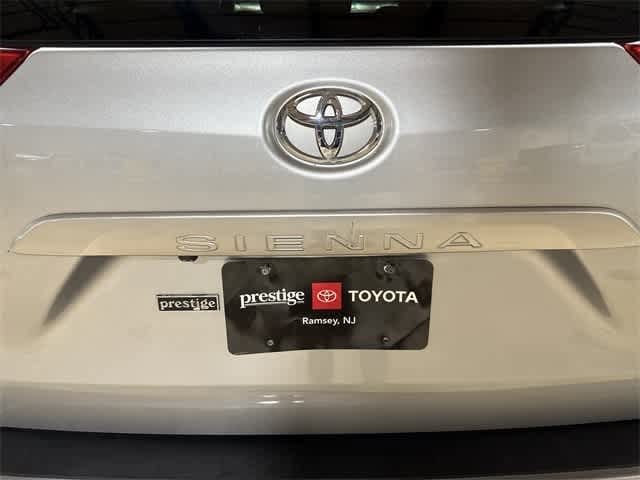 Thumbnail: 2011 Toyota Sienna - 28