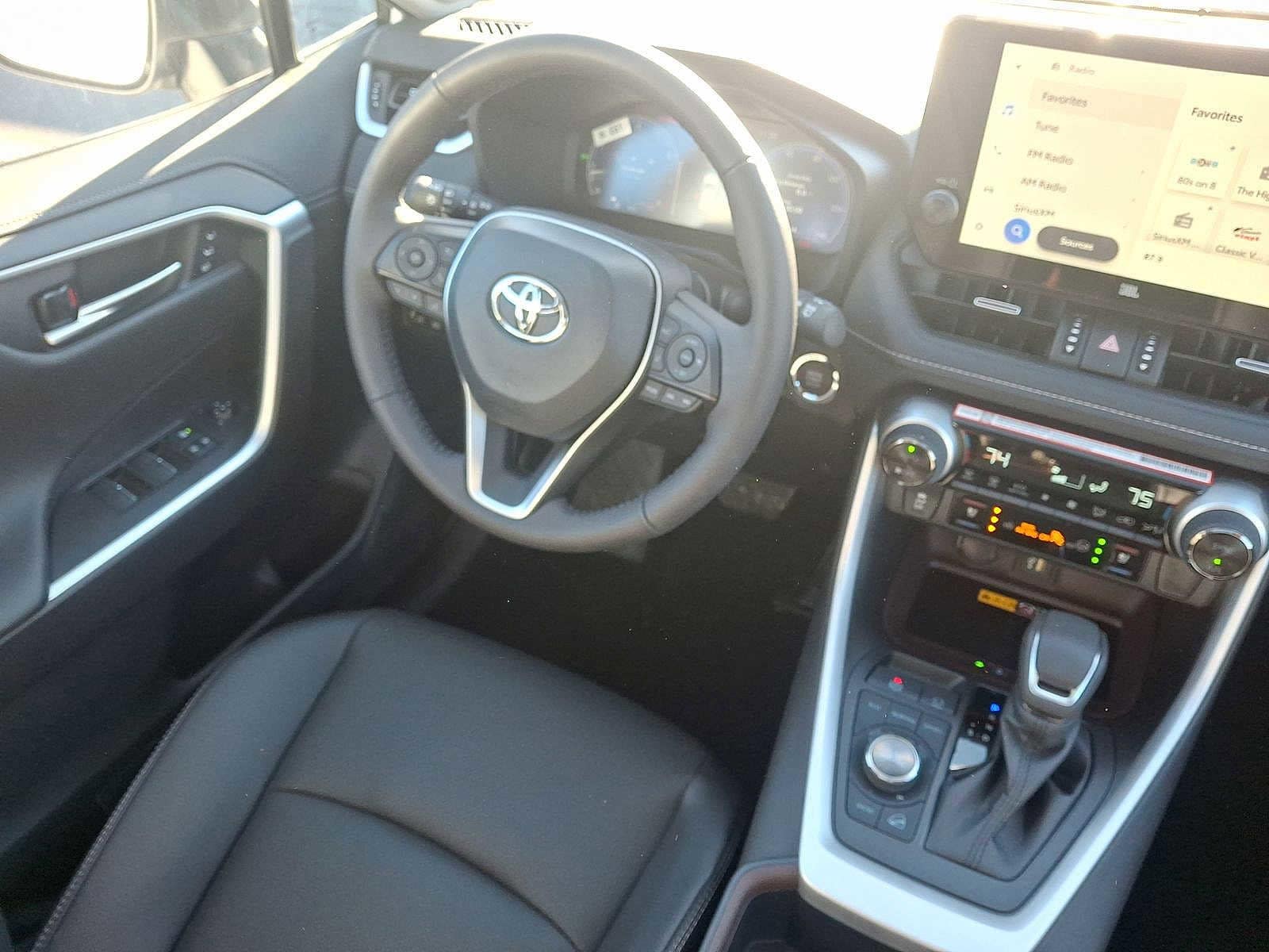 Thumbnail: 2025 Toyota RAV4 - 15