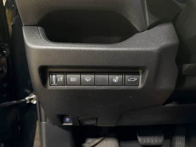 Thumbnail: 2021 Toyota RAV4 - 31