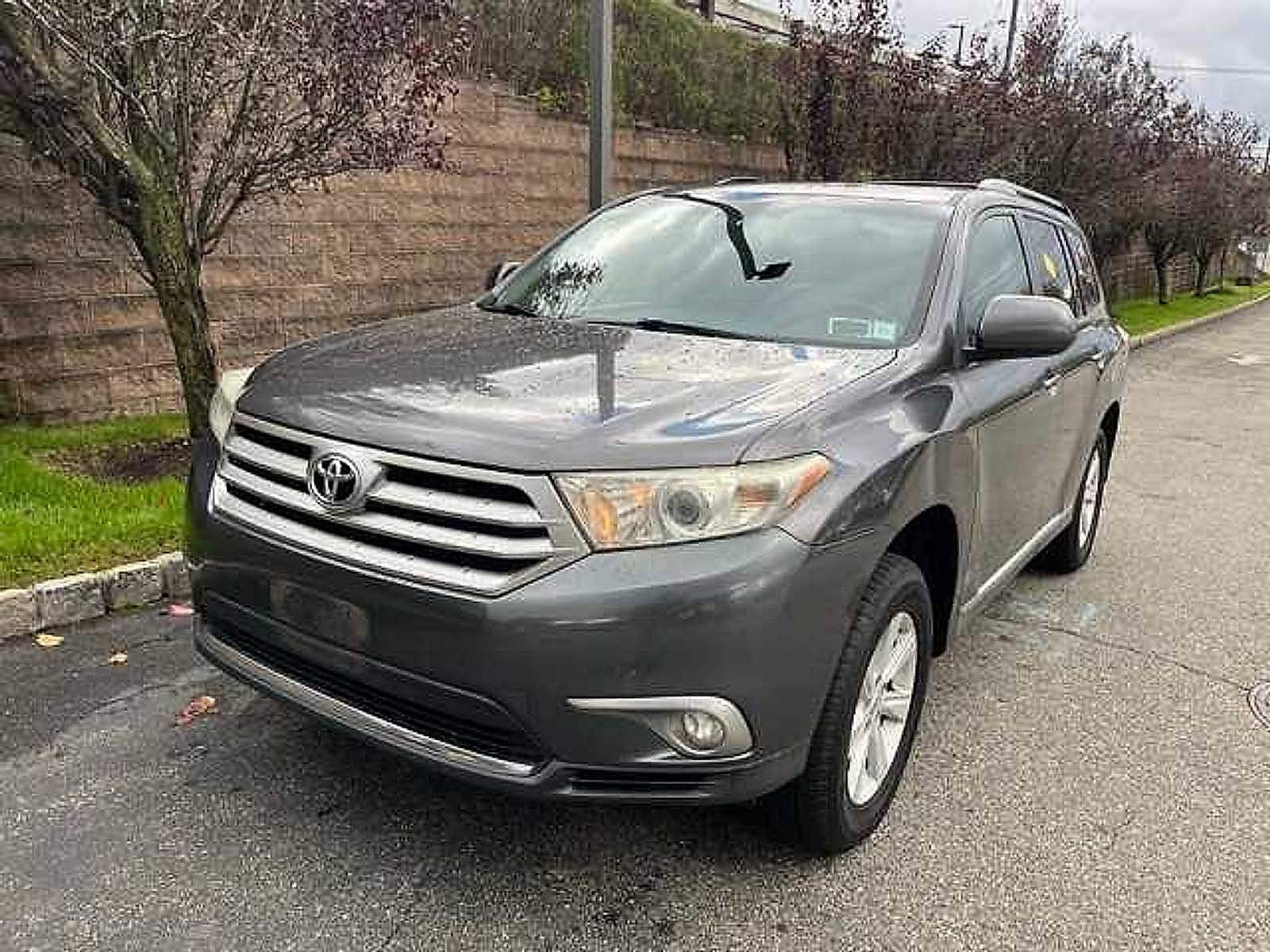 Thumbnail: 2013 Toyota Highlander - 1