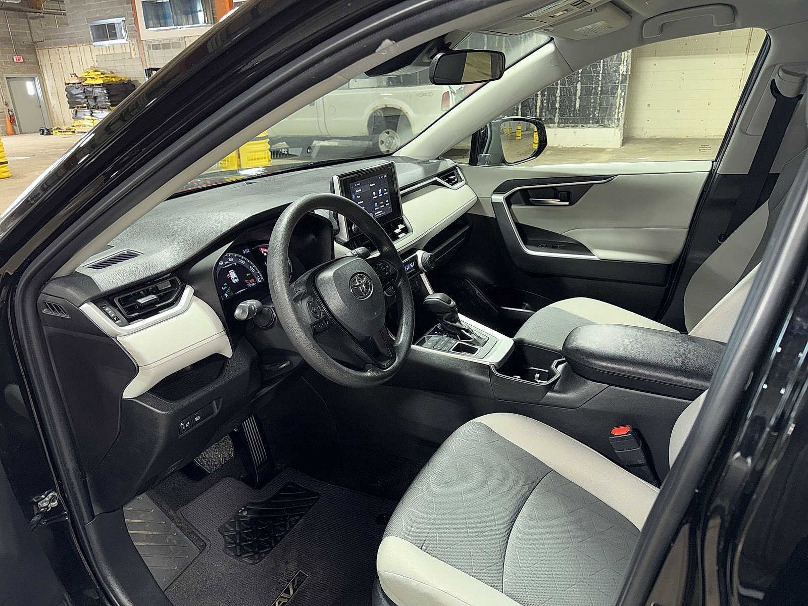 Thumbnail: 2023 Toyota RAV4 - 28