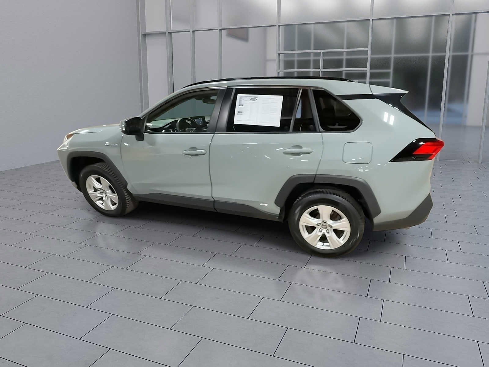 Thumbnail: 2021 Toyota RAV4 - 6