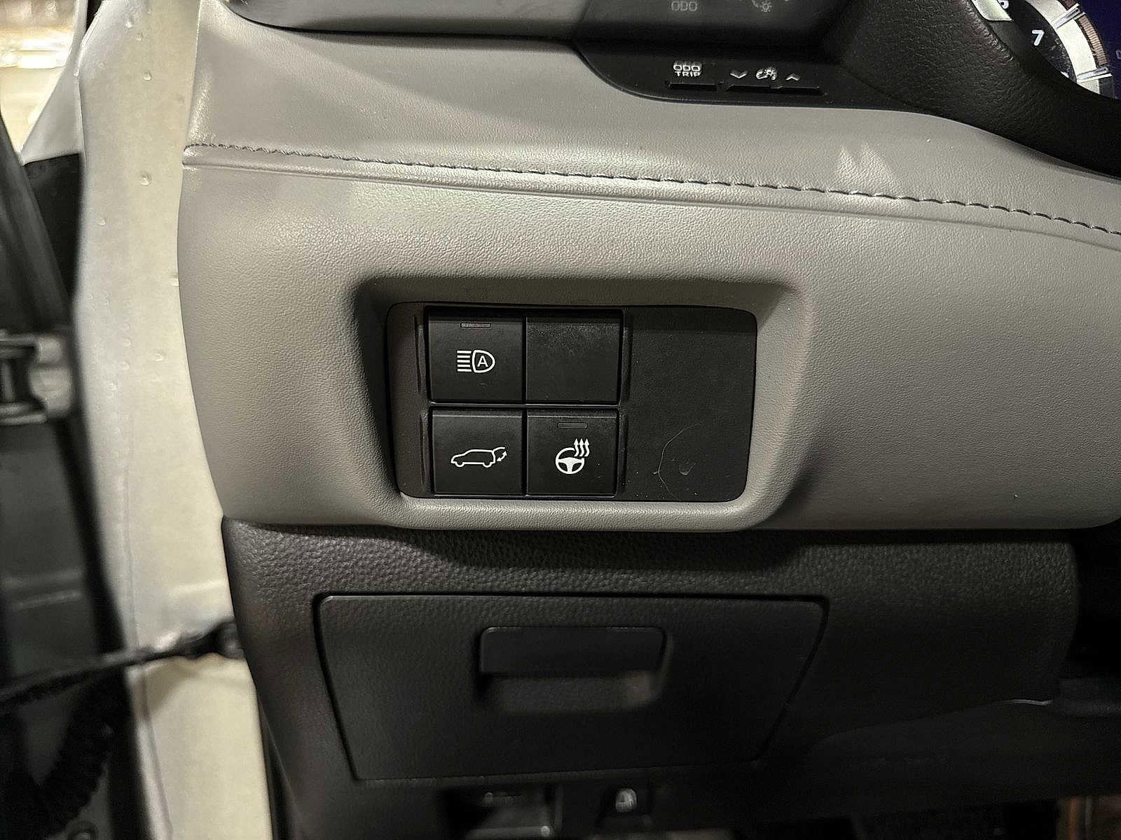 Thumbnail: 2020 Toyota Highlander - 32