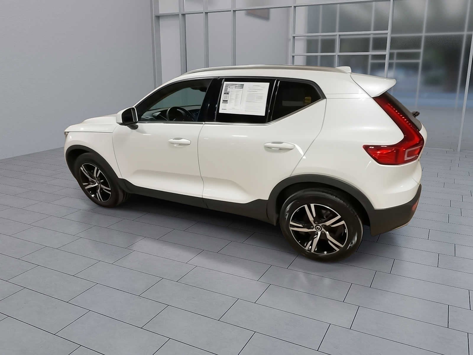 Thumbnail: 2023 Volvo XC40 - 6