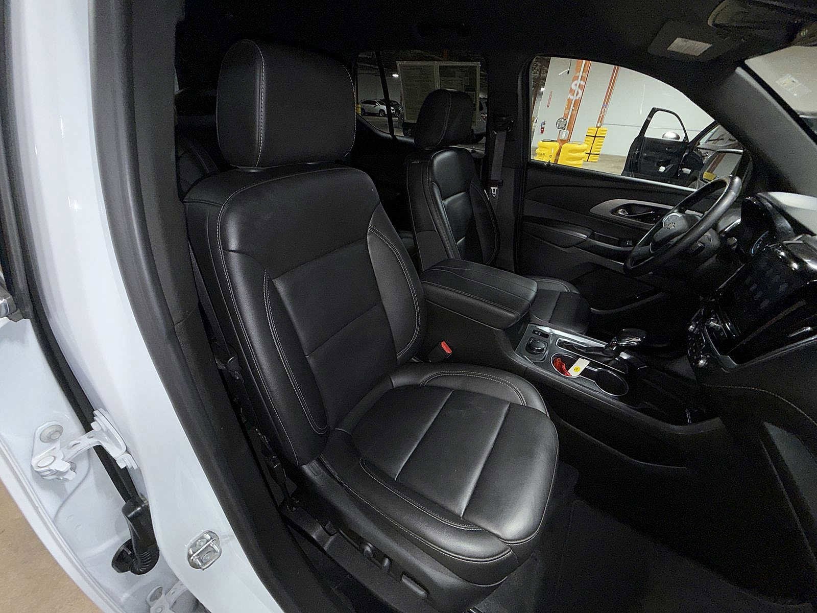 Thumbnail: 2023 Chevrolet Traverse - 16