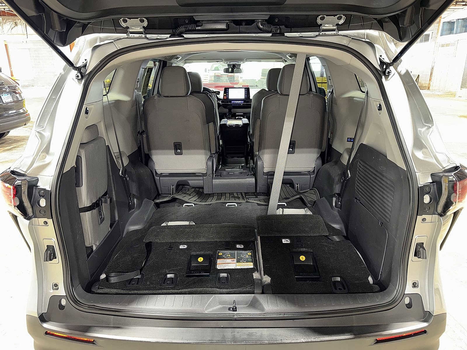 Thumbnail: 2021 Toyota Sienna - 11