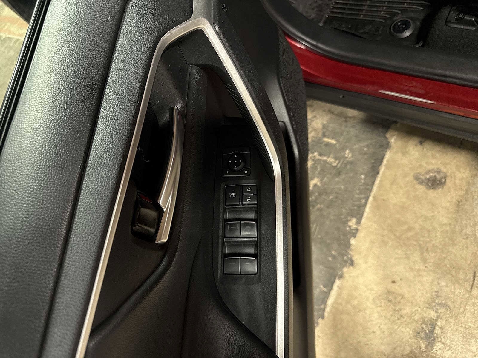 Thumbnail: 2023 Toyota RAV4 - 21