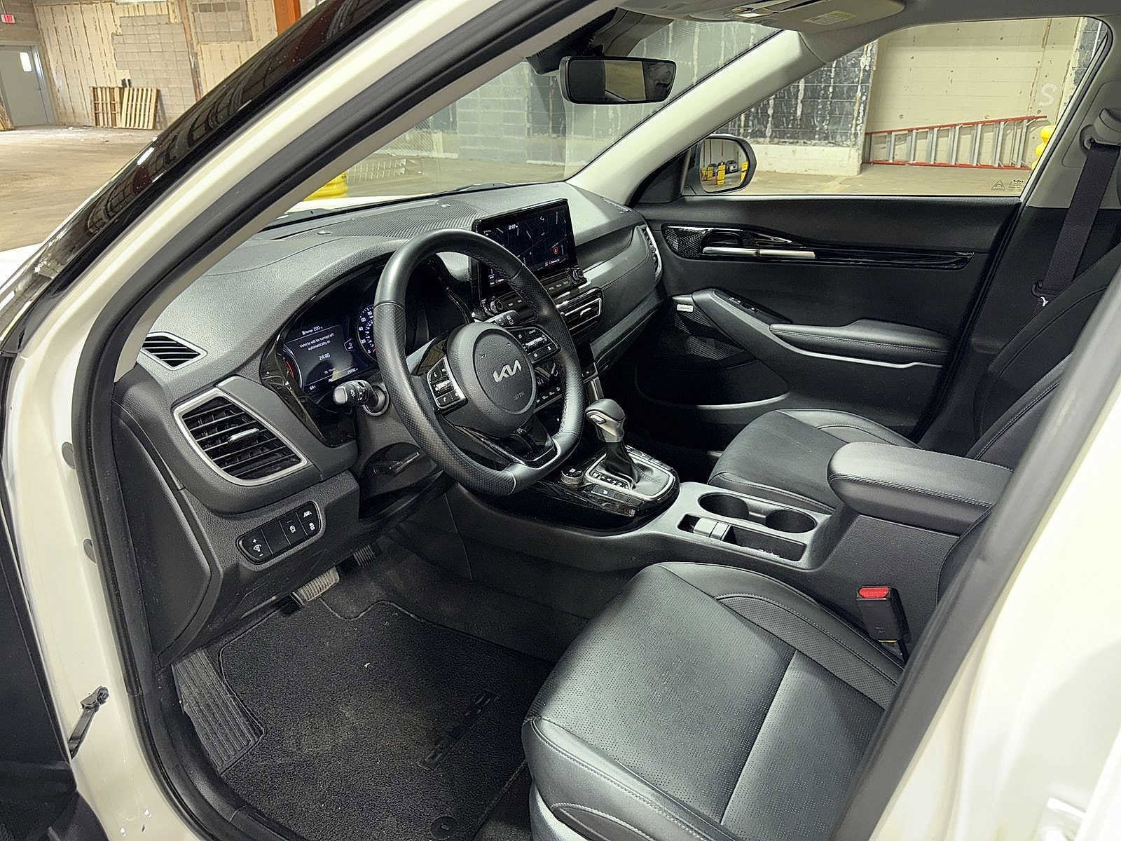 Thumbnail: 2022 Kia Seltos - 29