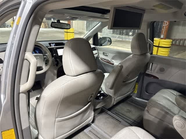 Thumbnail: 2011 Toyota Sienna - 30