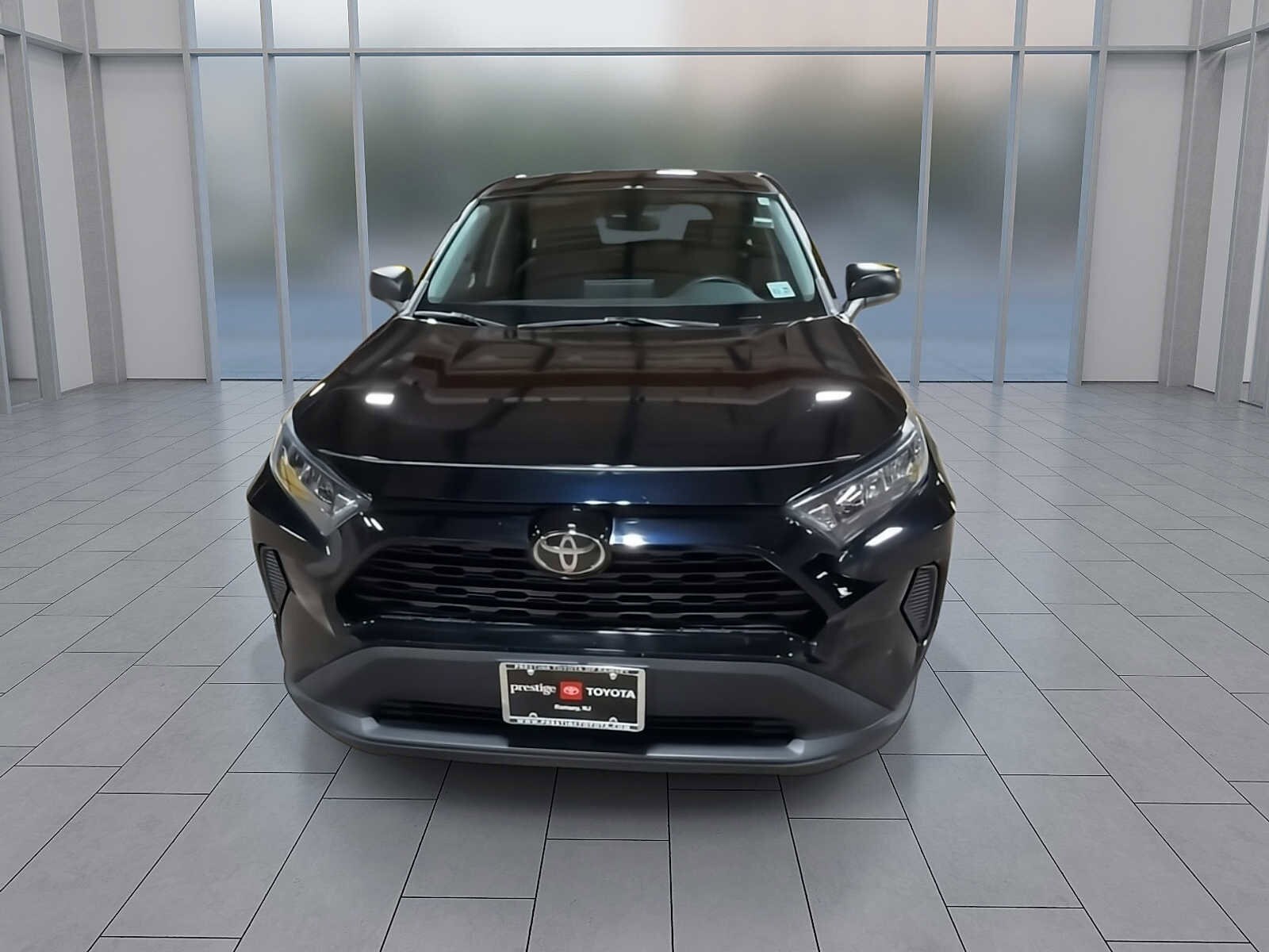 2022 Toyota RAV4 LE photo 3